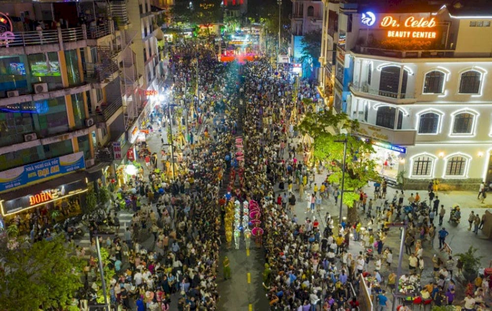 Hue city is lively at night